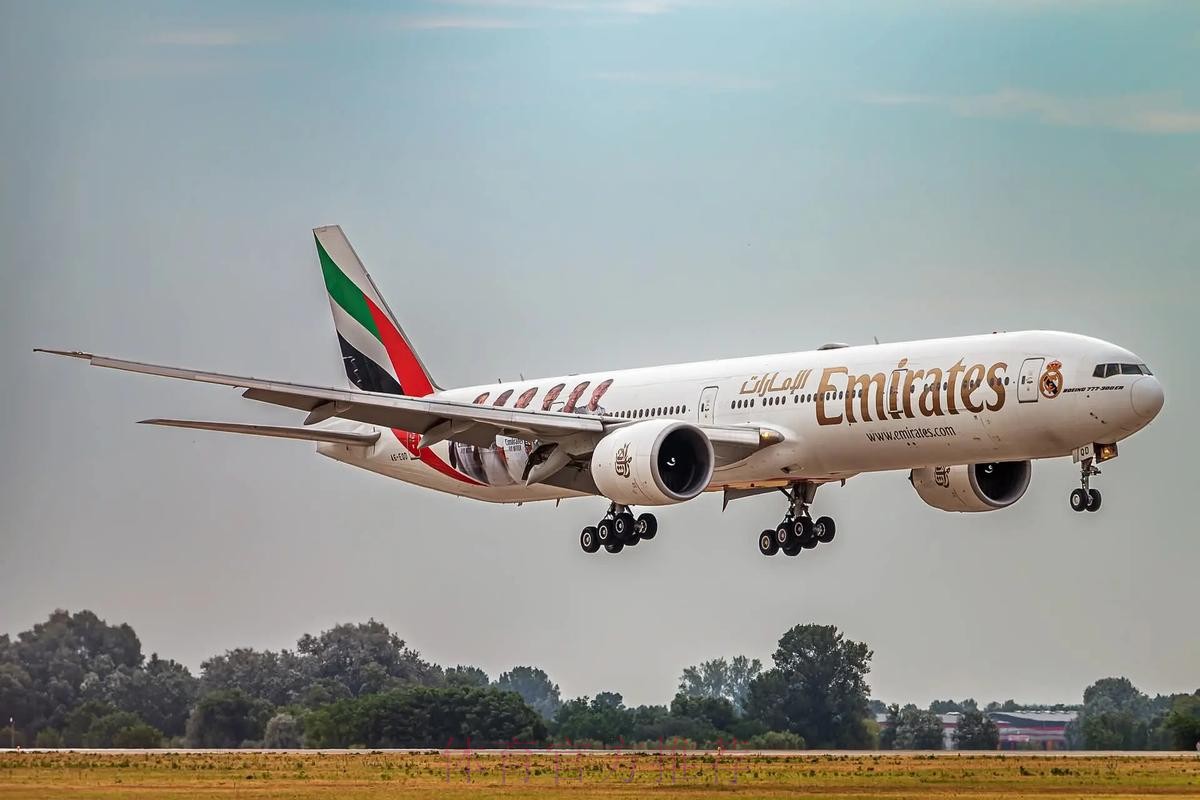 官方:皇马与赞助商阿联酋航空成功续约至2026年 官方:皇马与赞助商阿联酋航空成功续约至2026年